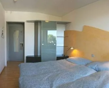 ***  Hotel La Pergola Berna Suiza